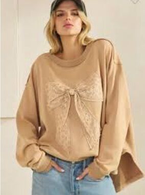 100% cotton embroidered crewneck